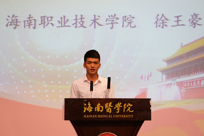 2016級汽車服務與營銷班徐王豪演講現場（意昂3青年記者團 黎加奎攝影）.JPG